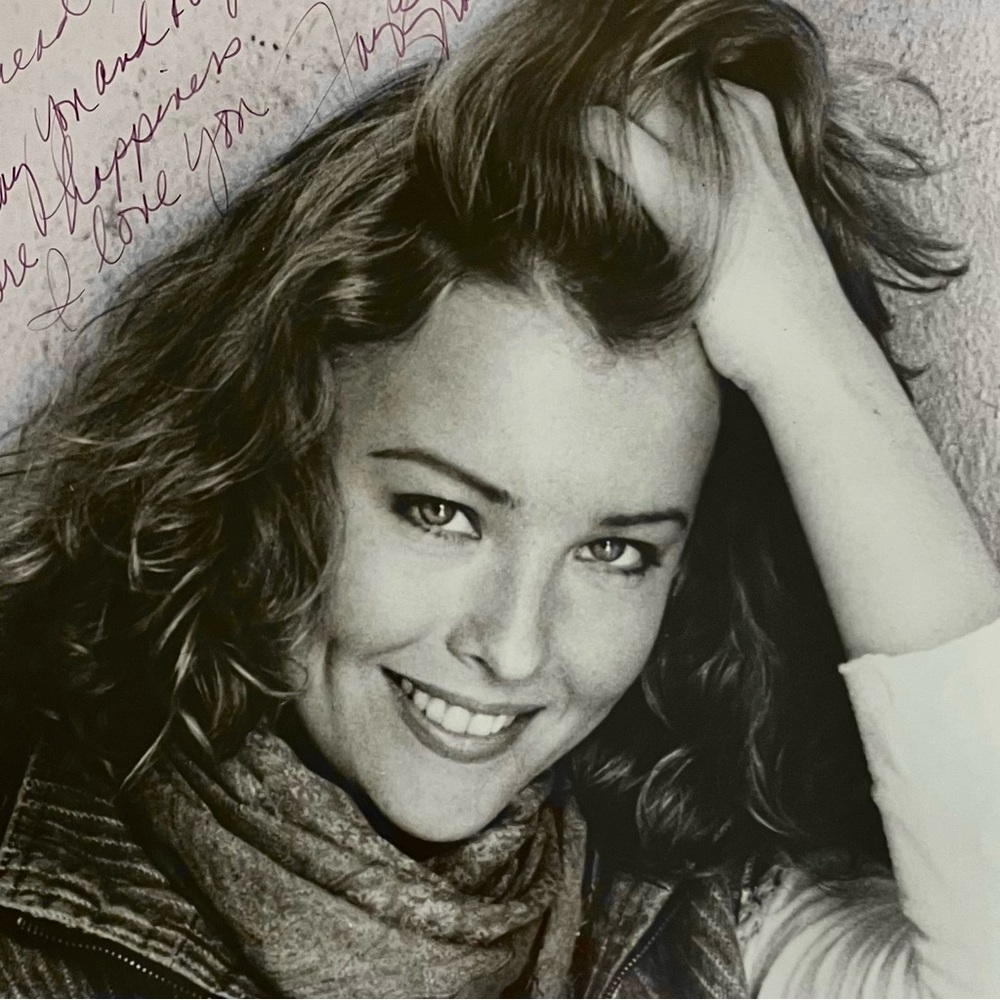 FAYE GRANT Signed Photo / V: THE SERIES, Greatest American Hero, STATE OF GRACE